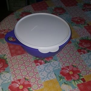 Tupperware thatsa bowl